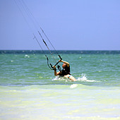 Kite surfing on Holbox island, Quintana Roo, Yucat�n Peninsula, Mexico
